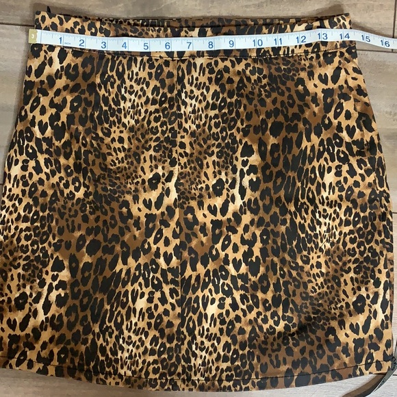 Forever 21 Leopard Skirt Size Large - Picture 4 of 5